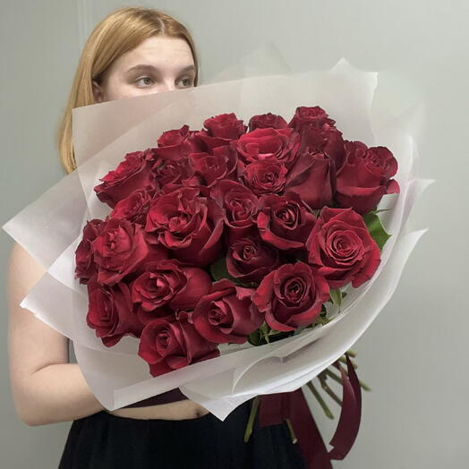 Букет из 25 роз в матовой упаковке