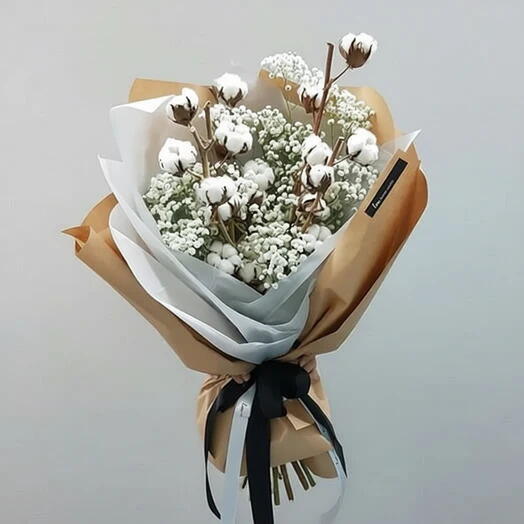 Букет из хлопка и гипсофилы