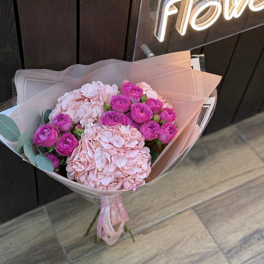 💐 Букет «PINK FLOWERS» в нежной упаковке с гортензией и кустовой розой