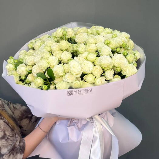Букет белых кустовых пионовидных роз 29 веток