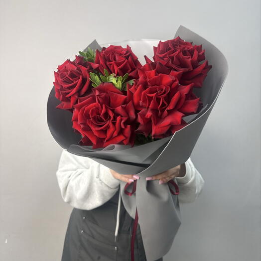 Красные ажурные розы