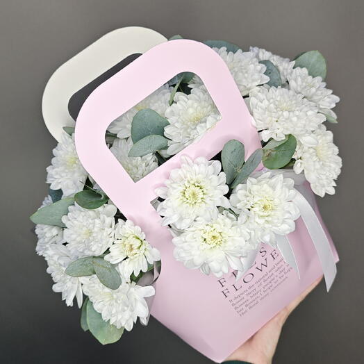 Композиция фреш хризантема и эвкалипт в сумке 🌸