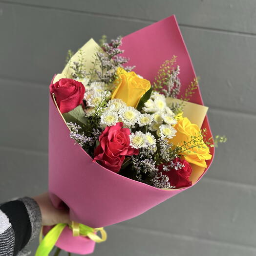 Букет с розами на 1 сентября