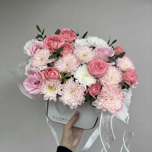 Композиция «Для неё» из  роз и хризантем 💕