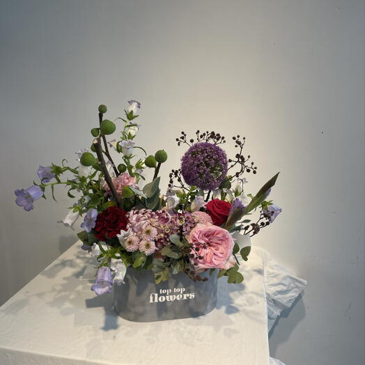 Брендовая коробка Top Top Flowers с гладиолусами, аллиумом, кампанулой