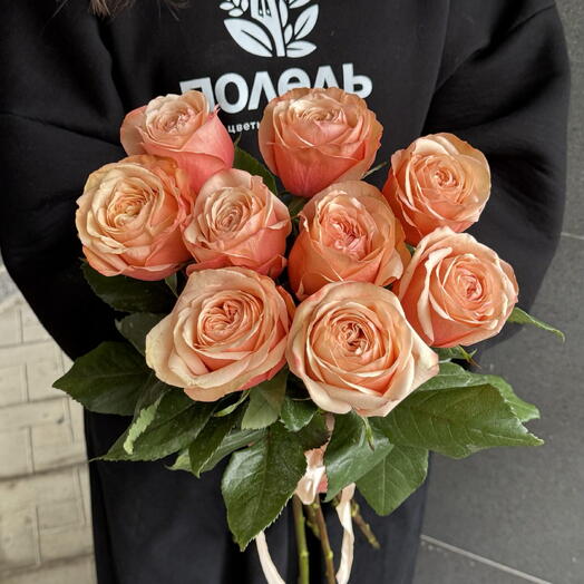 Букет из 9 персиковых пионовидных роз Кахала