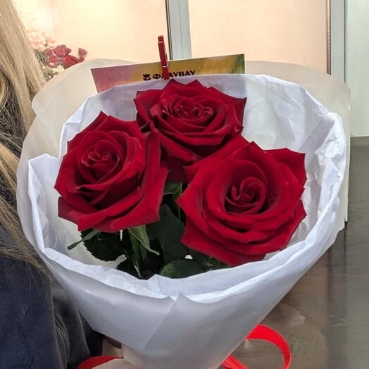 ♥️Красные розы в красивой упаковке. Моно букет комплимент. Букет бордовые розы на 14 февраля
