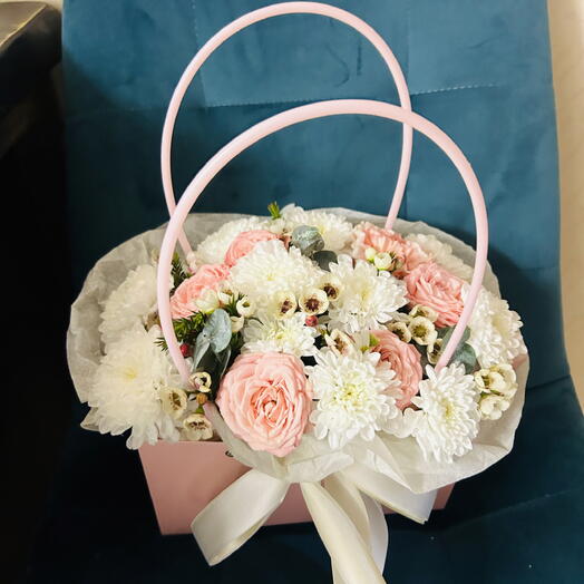 Сумочка с цветами🌺🌸хамелациум ,хризантема ,кустовая роза