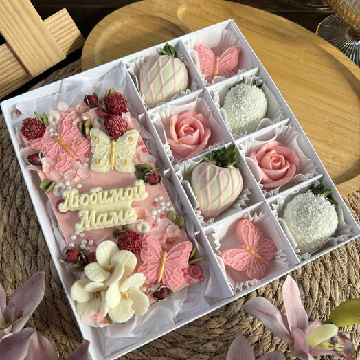 Клубника в шоколаде , шоколадная плитка и шоколадные конфеты для мамы