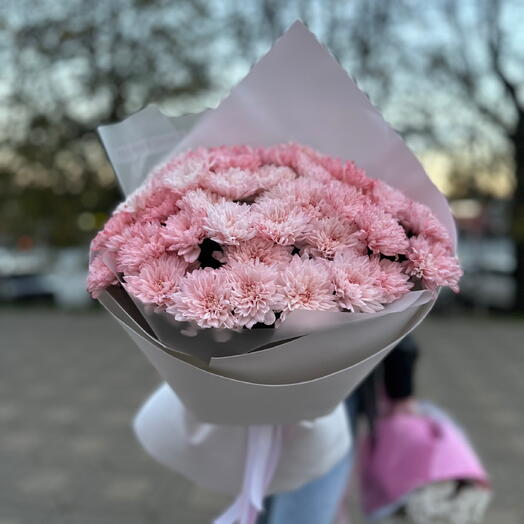 Моно букет из нежно розовых хризантем