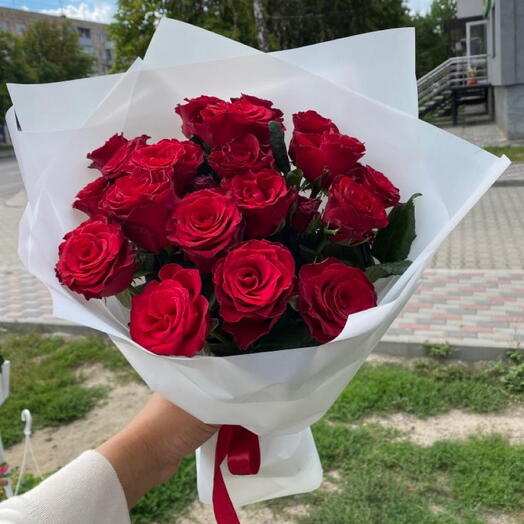 15 красных роз букет