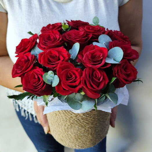 Красные розы 🌹🌹🌹с эвкалиптом