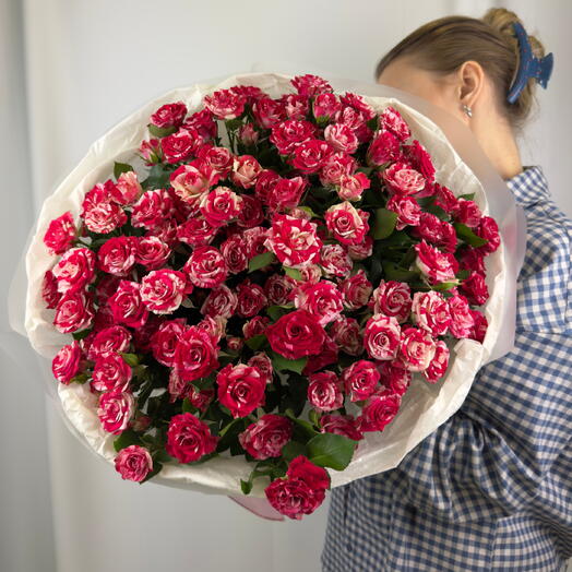 Букет из 19 кустовых роз
