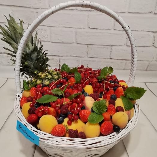 Корзина с фруктами
