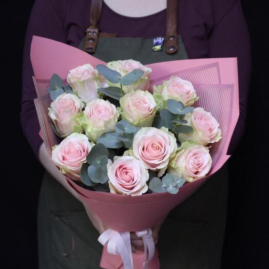 mono bouquet 67 of 11 frutetto roses with eucalyptus