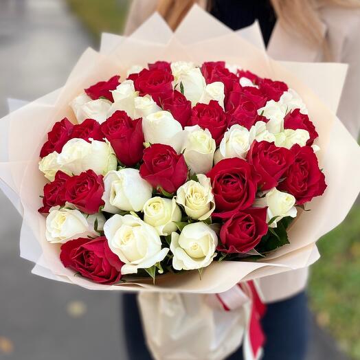 51 роза со средним бутоном