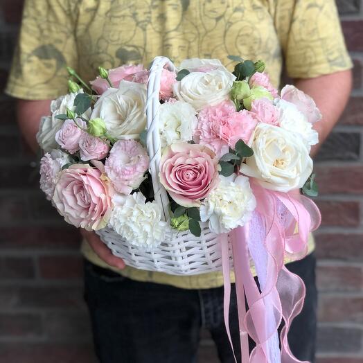 Cesta con rosa y eustoma"dulce noviembre"