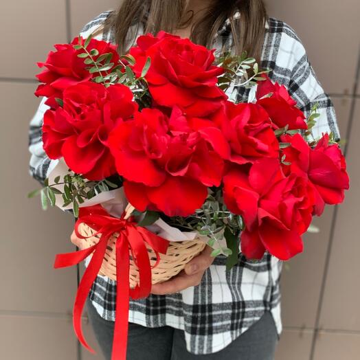 Ажурная корзина с цветами