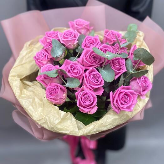 Bouquet of 19 pink roses and eucalyptus