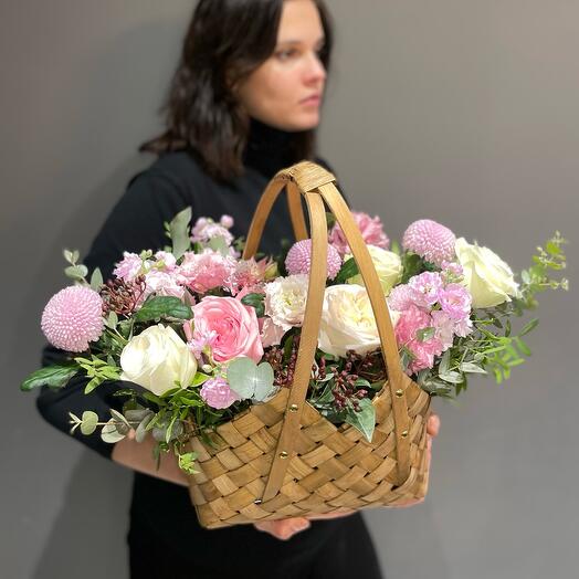 Корзина с цветами bottega в нежных оттенках 🌿