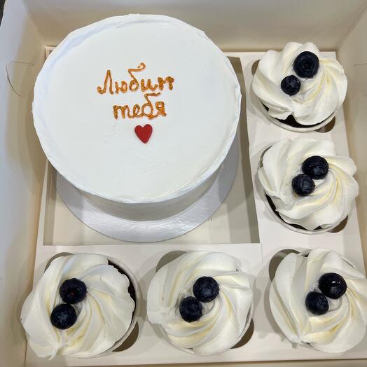 A set of big bento and cupcakes