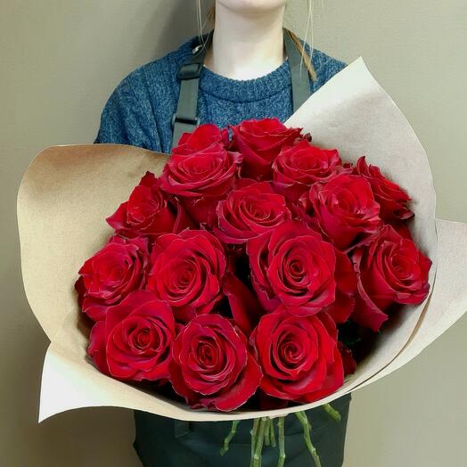 15 rosas rojas de cabeza grande