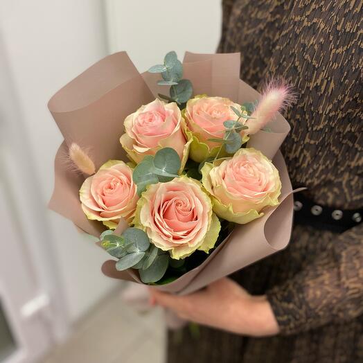 Rosas Frutetto con eucalipto