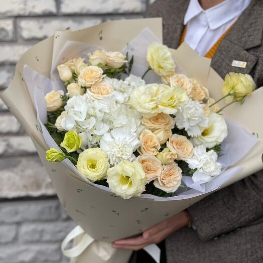 Букет с гортензией