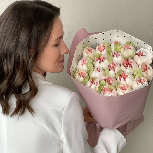Букет махровых зефирных тюльпанов