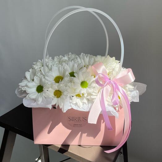 Pink handbag with daisies