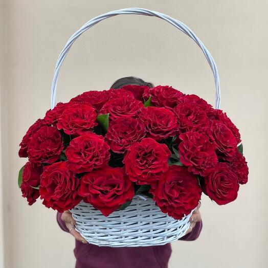Красная  корзина из 51 розы