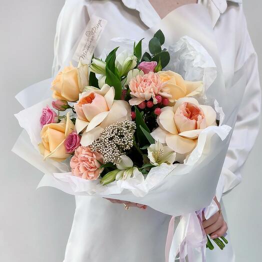 Venetian mask compact bouquet with a peony-shaped rose