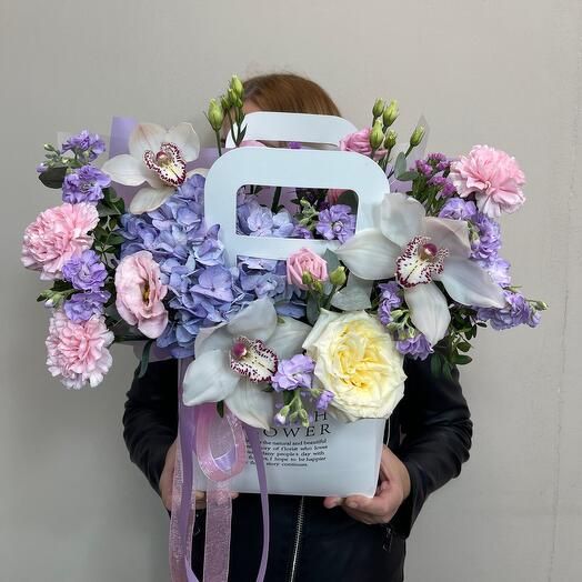 Гортензия с розой и орхидеей в сумочке 💜