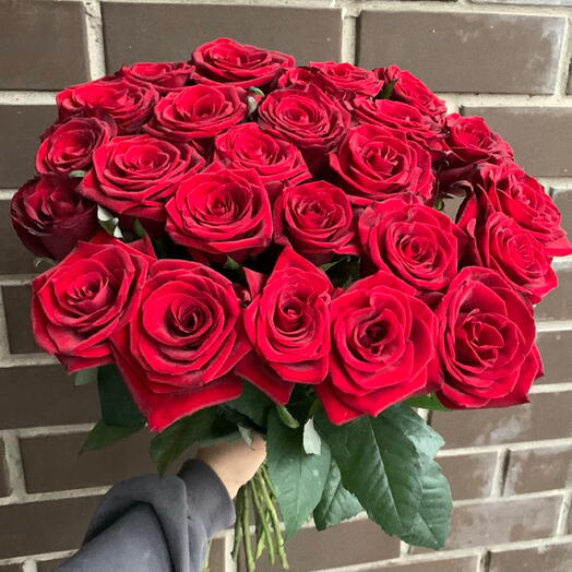Red roses "Red Naomi" 25