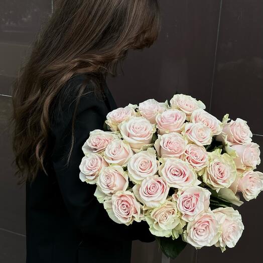 25 нежных роз