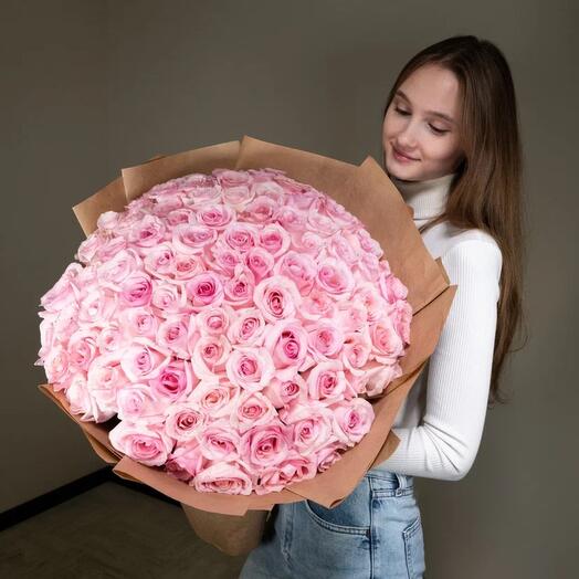 101 розовая местная роза 60см в крафте