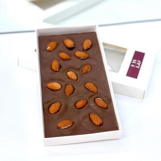 Плитка молочного шоколада 1