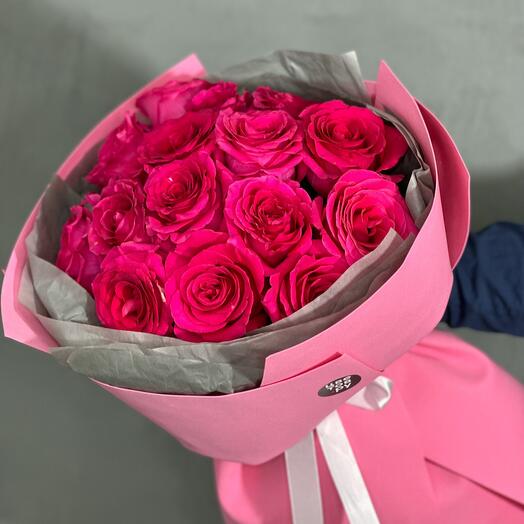 Bright fuchsia roses bouquet