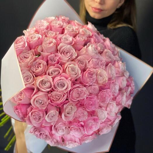 Розовые розы 75 шт