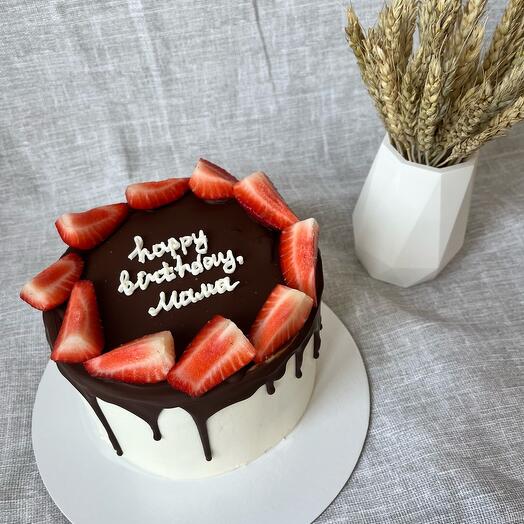 Торт с шоколадом и ягодами