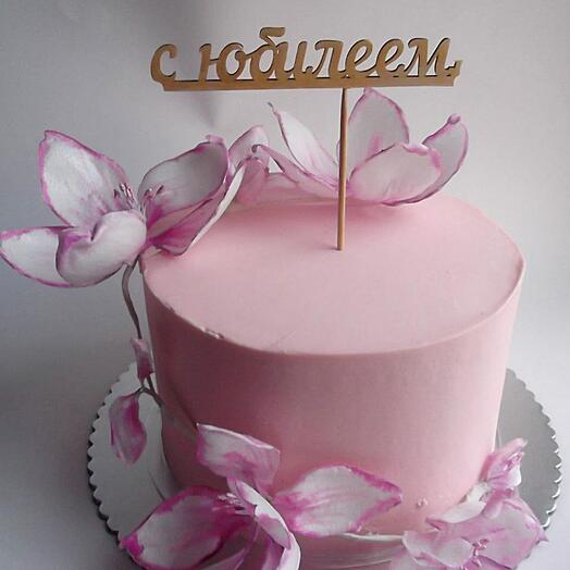 Cake with waffle flowers