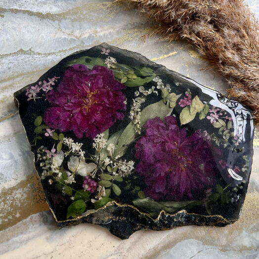 Блюдо для сервировке стола с натуральными цветами