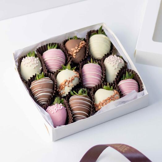 Клубника в шоколаде набор «Ажур» 9-12 ягод