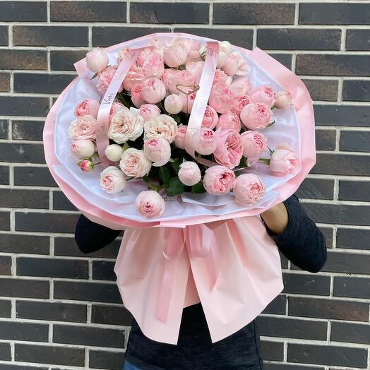 Букет из кустовых роз