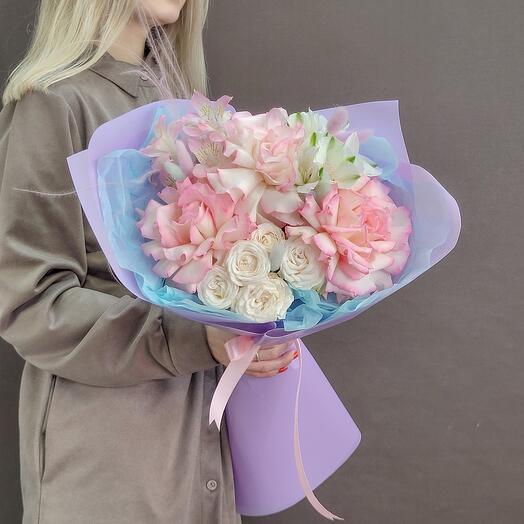 Букет из розовых роз и кустовых роз. ТЫ ПРЕКРАСНА 💕