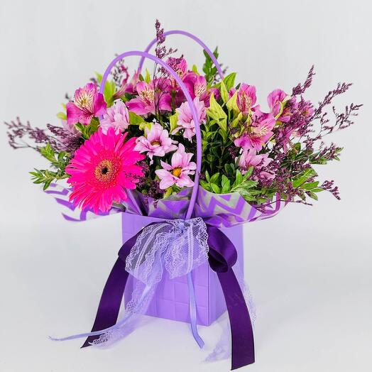 Сумочка с цветами альстромерией ромашками и герберой