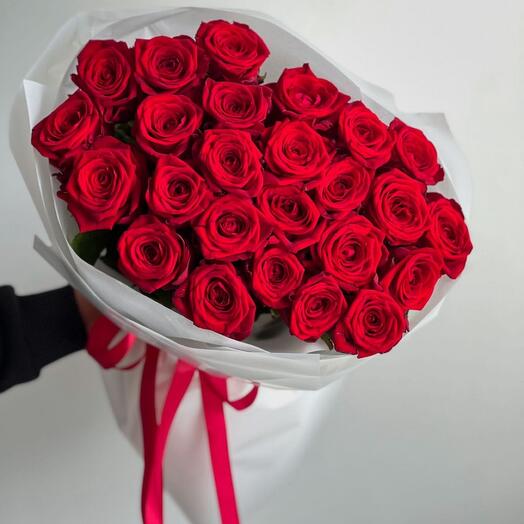 Букет из красных роз Red Naomi