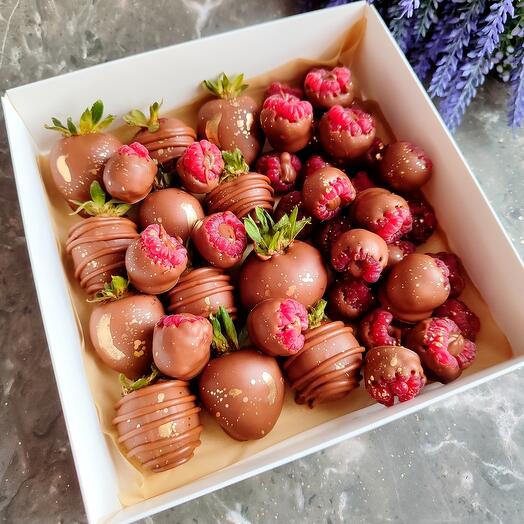 Малина + клубника в шоколаде + подарок от Vivienne Sabo — румяна MACARON