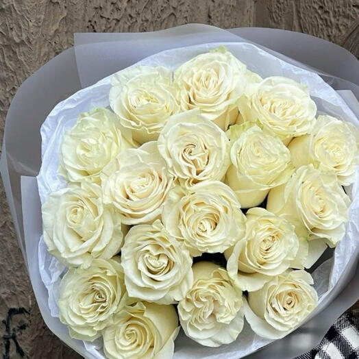 Fehér mondial rózsák