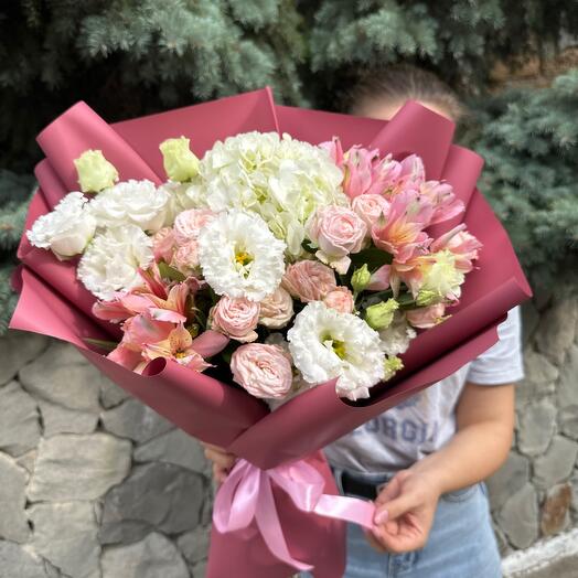 Сборный букет с розой, гортензией, эустомой